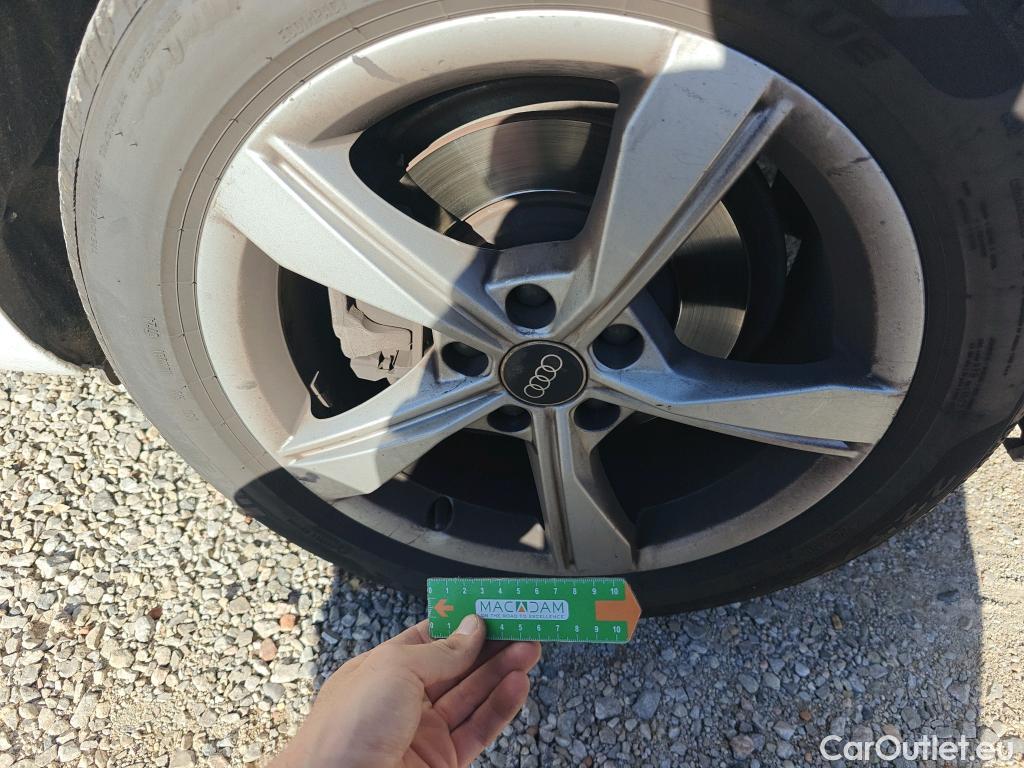  Audi  A4 AUDI  / 2019 / 5P / familiar Avant Advanced 30 TDI 100kW S tronic #55