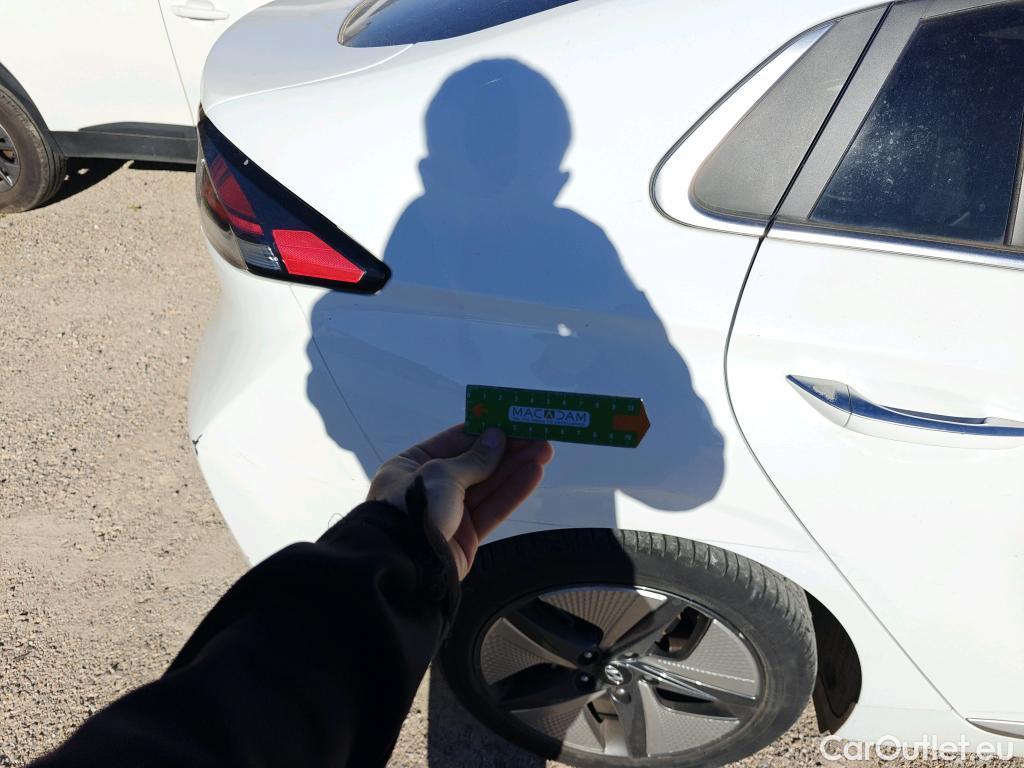  Hyundai   Ioniq HYUNDAI / 2019 / 5P / berlina con portón 1.6 GDI HEV Tecno DCT #3