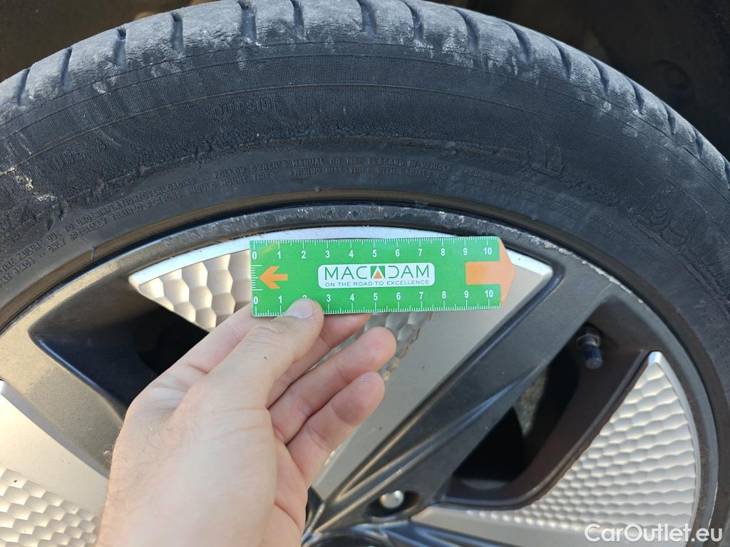  Hyundai   Ioniq HYUNDAI / 2019 / 5P / berlina con portón 1.6 GDI HEV Tecno DCT #30