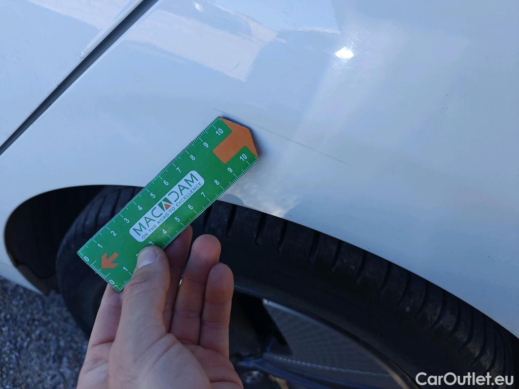  Hyundai   Ioniq HYUNDAI / 2019 / 5P / berlina con portón 1.6 GDI HEV Tecno DCT #70