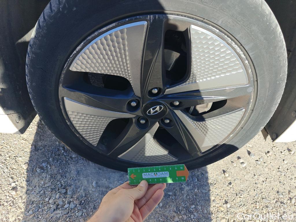  Hyundai   Ioniq HYUNDAI / 2019 / 5P / berlina con portón 1.6 GDI HEV Tecno DCT #23