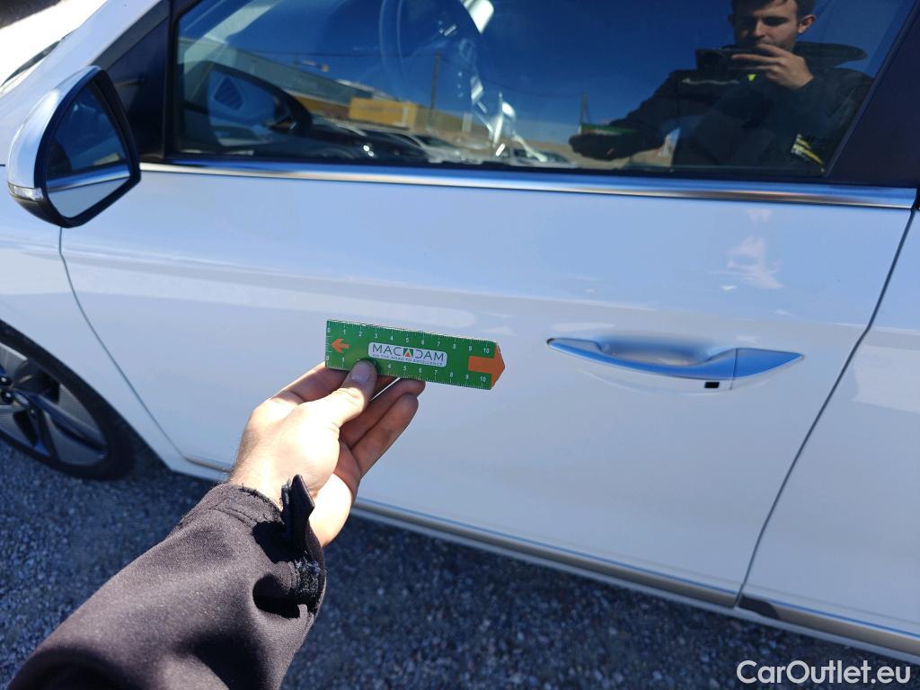  Hyundai   Ioniq HYUNDAI / 2019 / 5P / berlina con portón 1.6 GDI HEV Tecno DCT #3