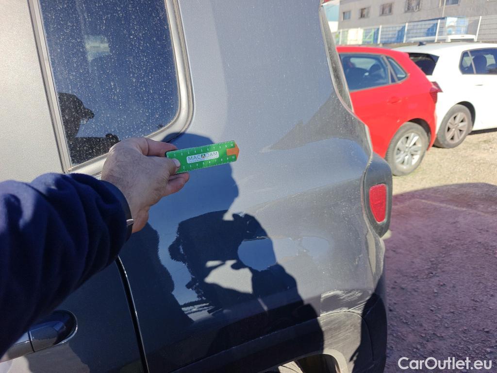  Jeep  Patriot JEEP Renegade / 2014 / 5P / todoterreno Limited 1.0G 88kW (120CV) 4x2 (AC) #3