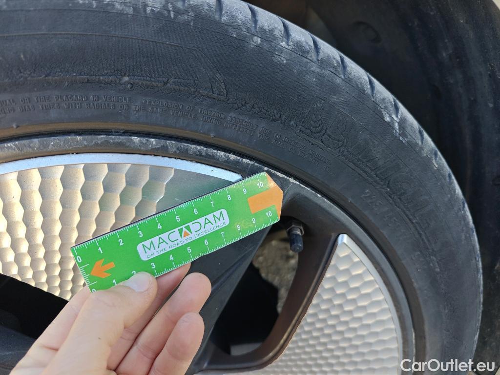  Hyundai   Ioniq HYUNDAI / 2019 / 5P / berlina con portón 1.6 GDI HEV Tecno DCT #31