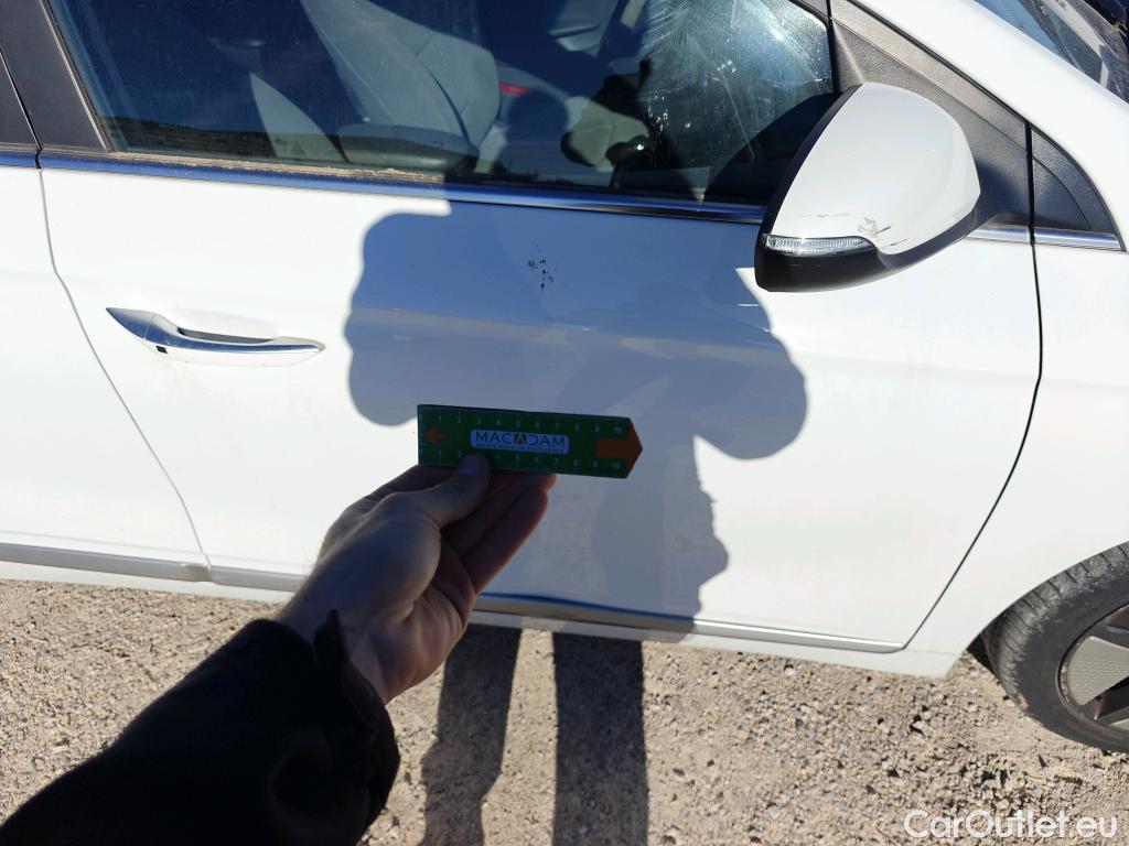  Hyundai   Ioniq HYUNDAI / 2019 / 5P / berlina con portón 1.6 GDI HEV Tecno DCT #1