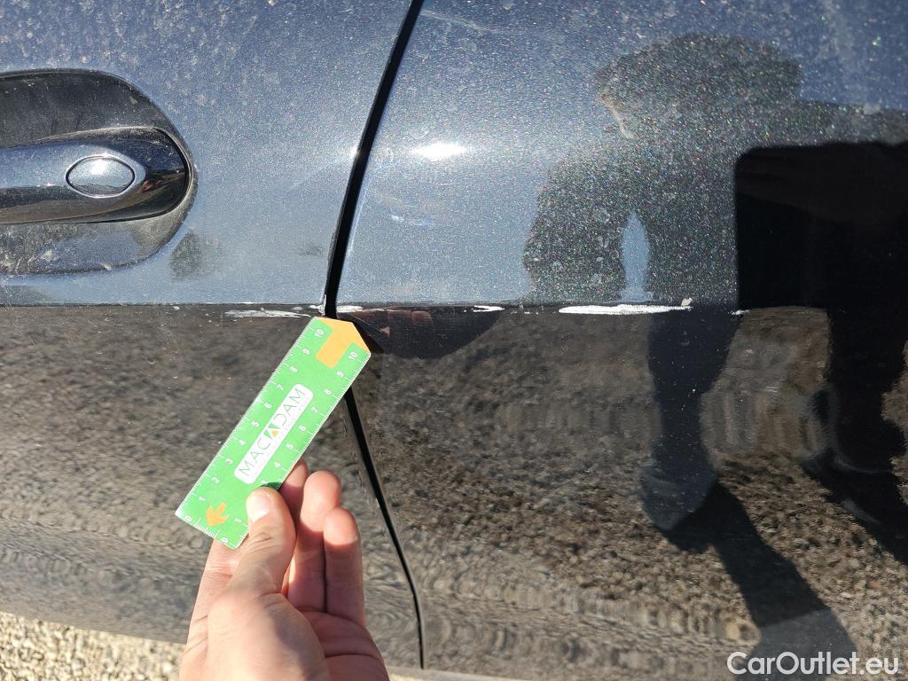  Bmw  Serie 1 BMW  / 2019 / 5P / berlina con portón 116d #38