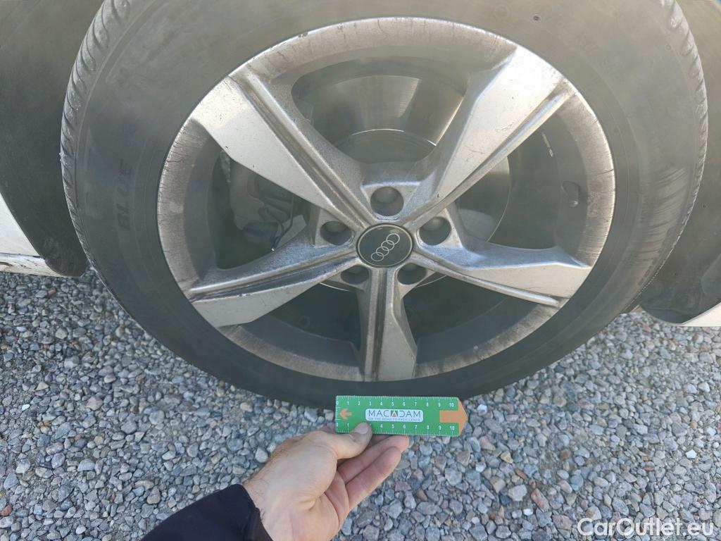  Audi  A4 AUDI  / 2019 / 5P / familiar Avant Advanced 30 TDI 100kW S tronic #70