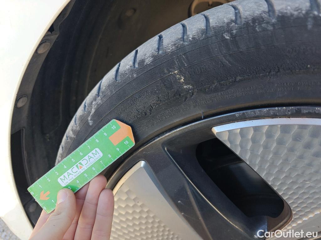  Hyundai   Ioniq HYUNDAI / 2019 / 5P / berlina con portón 1.6 GDI HEV Tecno DCT #22