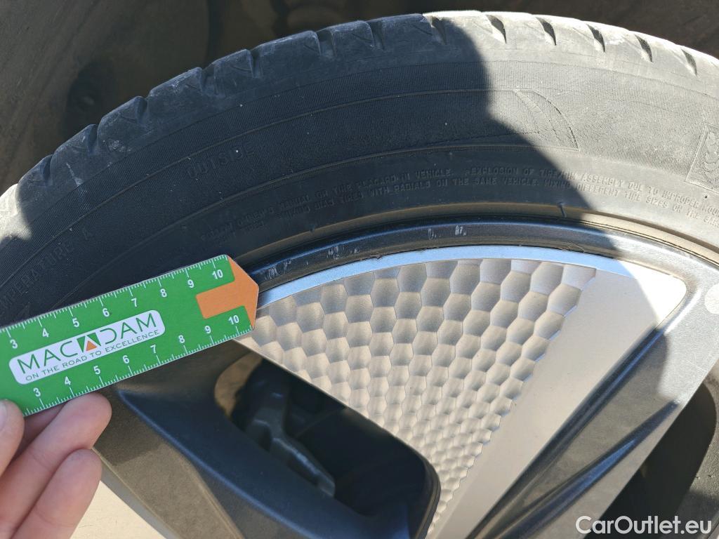  Hyundai   Ioniq HYUNDAI / 2019 / 5P / berlina con portón 1.6 GDI HEV Tecno DCT #27