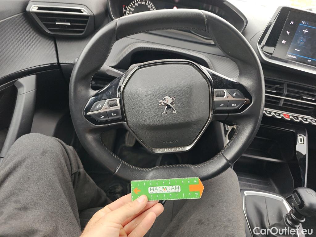  Peugeot  2008 PEUGEOT  / 2019 / 5P / todoterreno Active Pack Puretech 100 S&S BVM6 #30