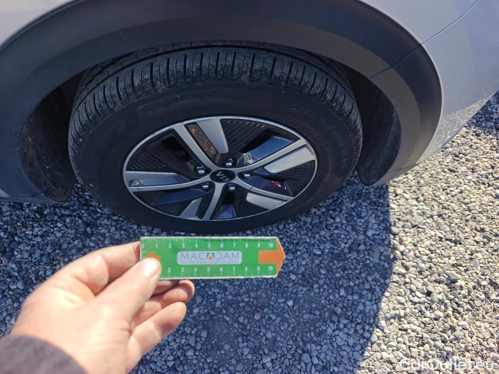  KIA  Niro KIA  / 2019 / 5P / crossover 1.6 GDi HEV 104kW (141CV) Drive #3