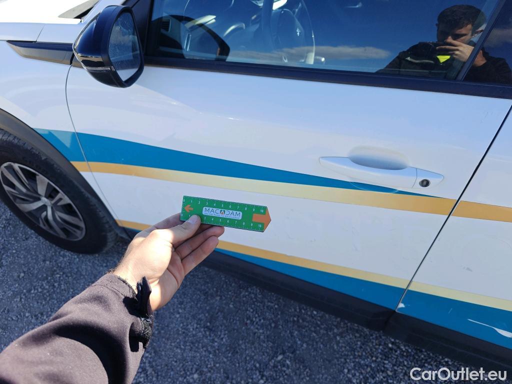  Peugeot  2008 PEUGEOT  / 2019 / 5P / todoterreno Active Puretech 100 S&S BVM6 #21