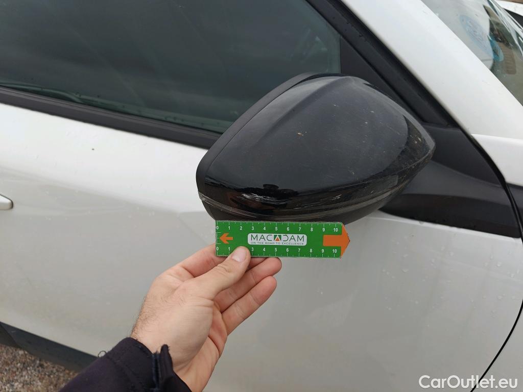  Peugeot  2008 PEUGEOT  / 2019 / 5P / todoterreno Active Pack Puretech 100 S&S BVM6 #34