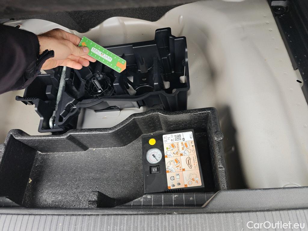  Peugeot  2008 PEUGEOT  / 2019 / 5P / todoterreno Active Pack Puretech 100 S&S BVM6 #7