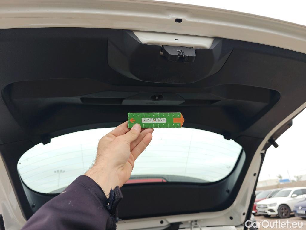  Peugeot  2008 PEUGEOT  / 2019 / 5P / todoterreno Active BlueHDI 81kW (110CV) #24