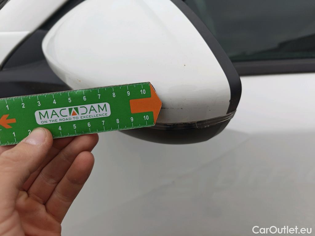  Peugeot  2008 PEUGEOT  / 2019 / 5P / todoterreno Active BlueHDI 81kW (110CV) #52