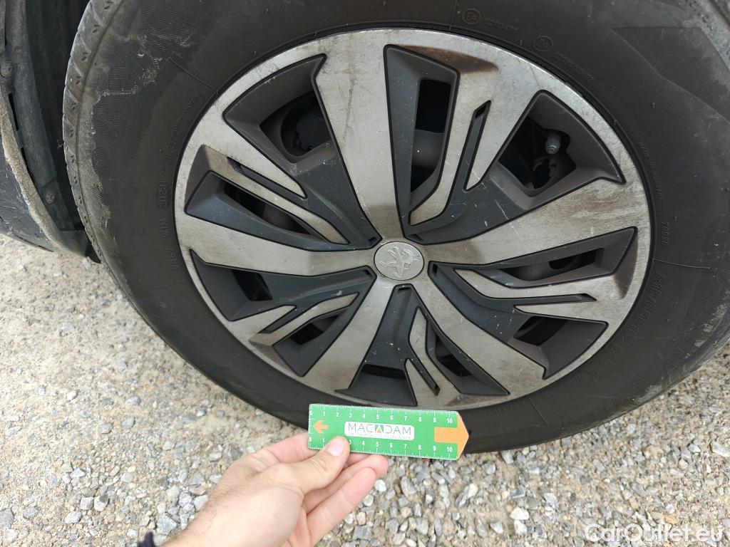  Peugeot  2008 PEUGEOT  / 2019 / 5P / todoterreno Active Pack Puretech 100 S&S BVM6 #43