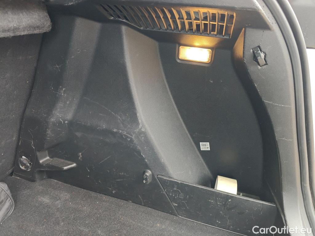  Peugeot  2008 PEUGEOT  / 2019 / 5P / todoterreno Active BlueHDI 81kW (110CV) #23