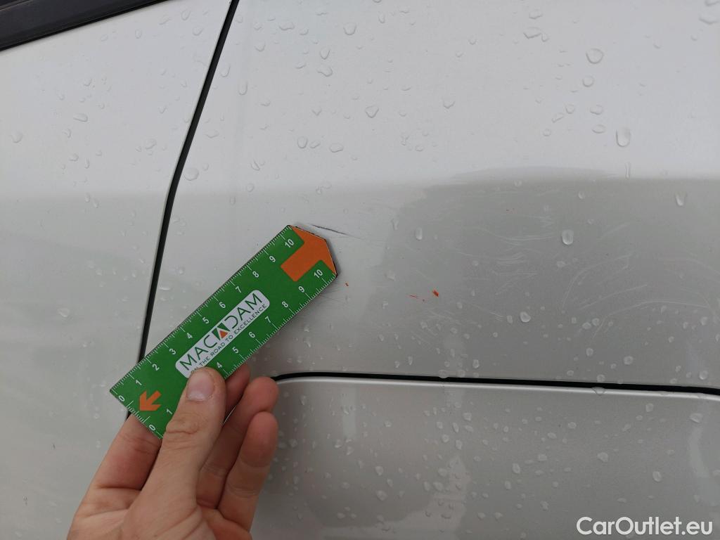  Peugeot  2008 PEUGEOT  / 2019 / 5P / todoterreno Active Pack Puretech 100 S&S BVM6 #18