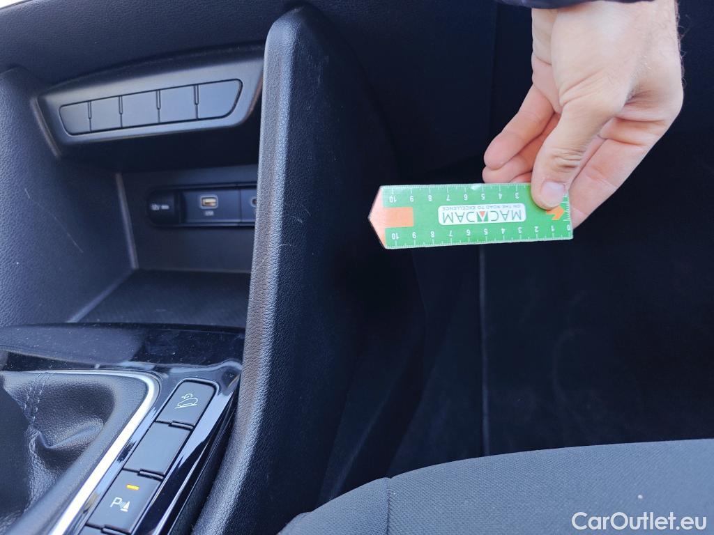  KIA  Sportage KIA  / 2022 / 5P / todoterreno 1.6 T-GDi 110kW (150CV) Drive 4x2 #9