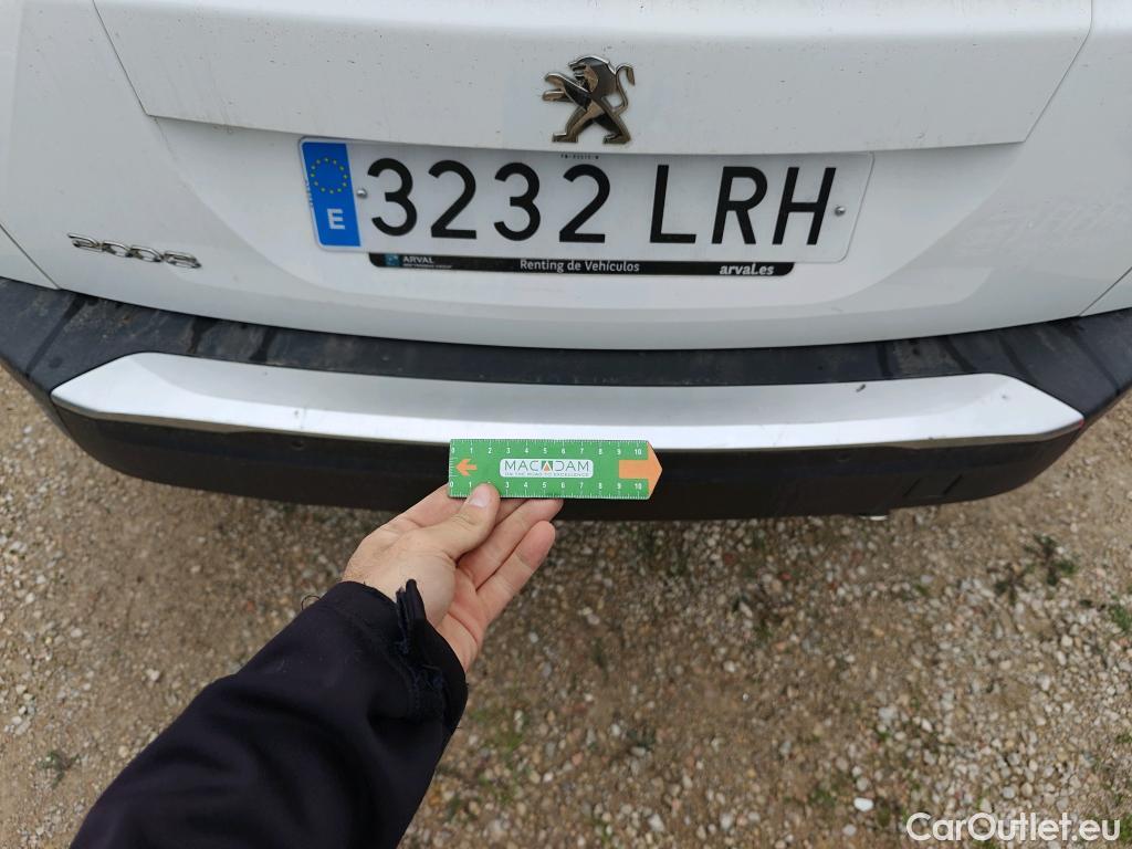  Peugeot  2008 PEUGEOT  / 2019 / 5P / todoterreno Active BlueHDI 81kW (110CV) #40