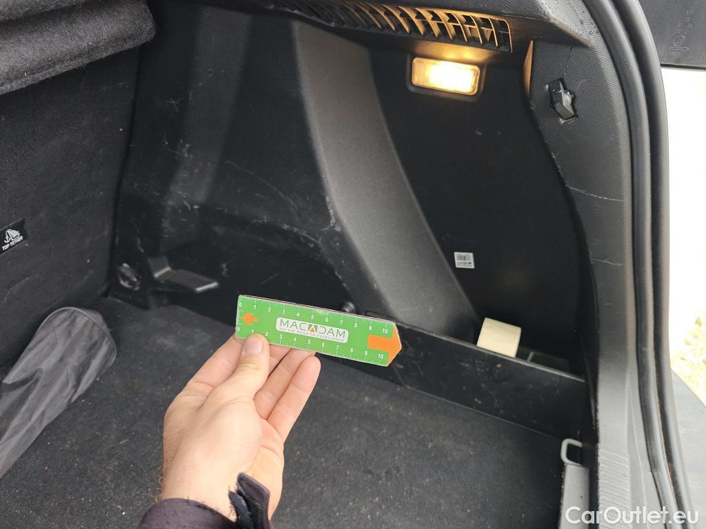  Peugeot  2008 PEUGEOT  / 2019 / 5P / todoterreno Active BlueHDI 81kW (110CV) #22