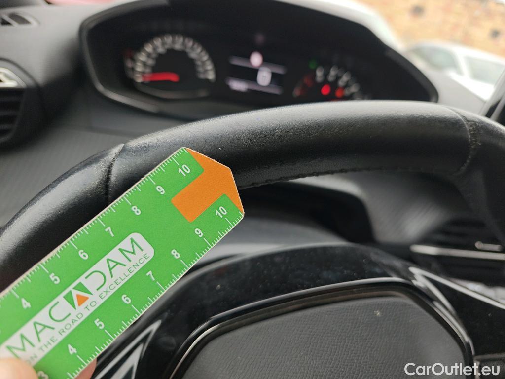  Peugeot  2008 PEUGEOT  / 2019 / 5P / todoterreno Active Pack Puretech 100 S&S BVM6 #32