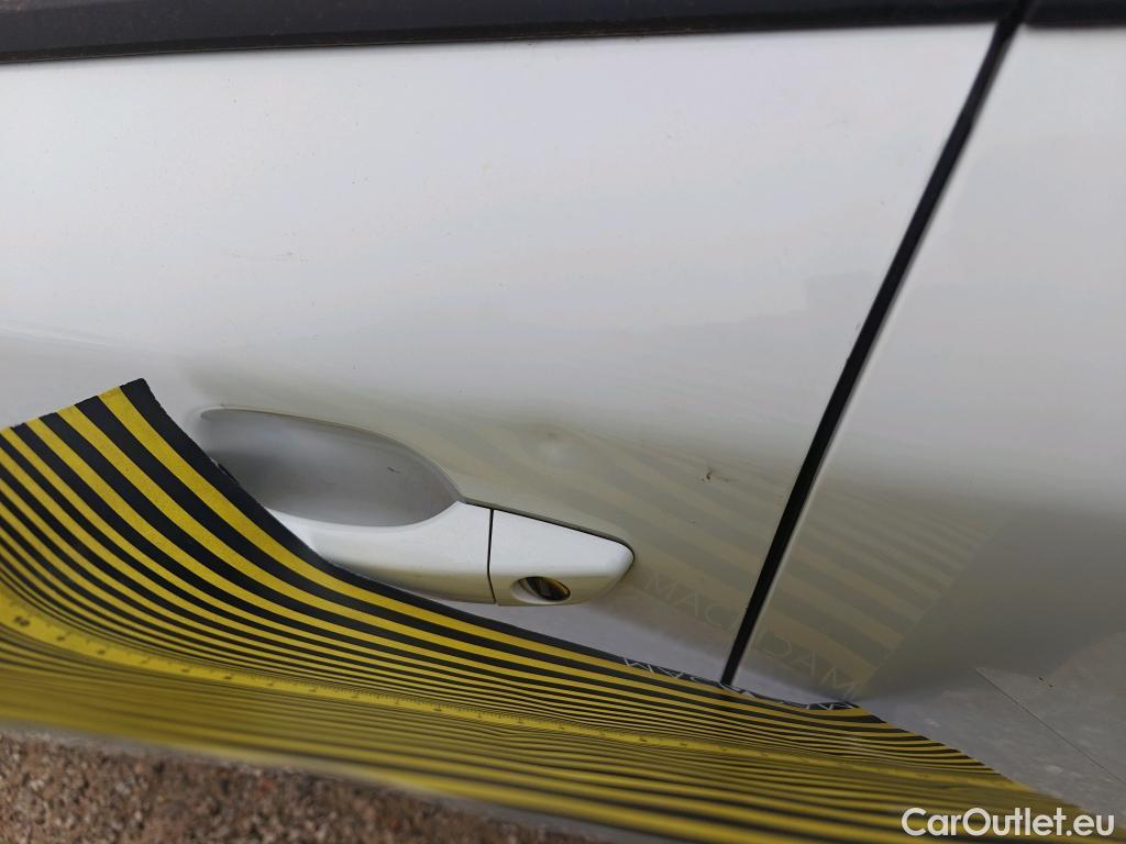  Peugeot  2008 PEUGEOT  / 2019 / 5P / todoterreno Active BlueHDI 81kW (110CV) #9