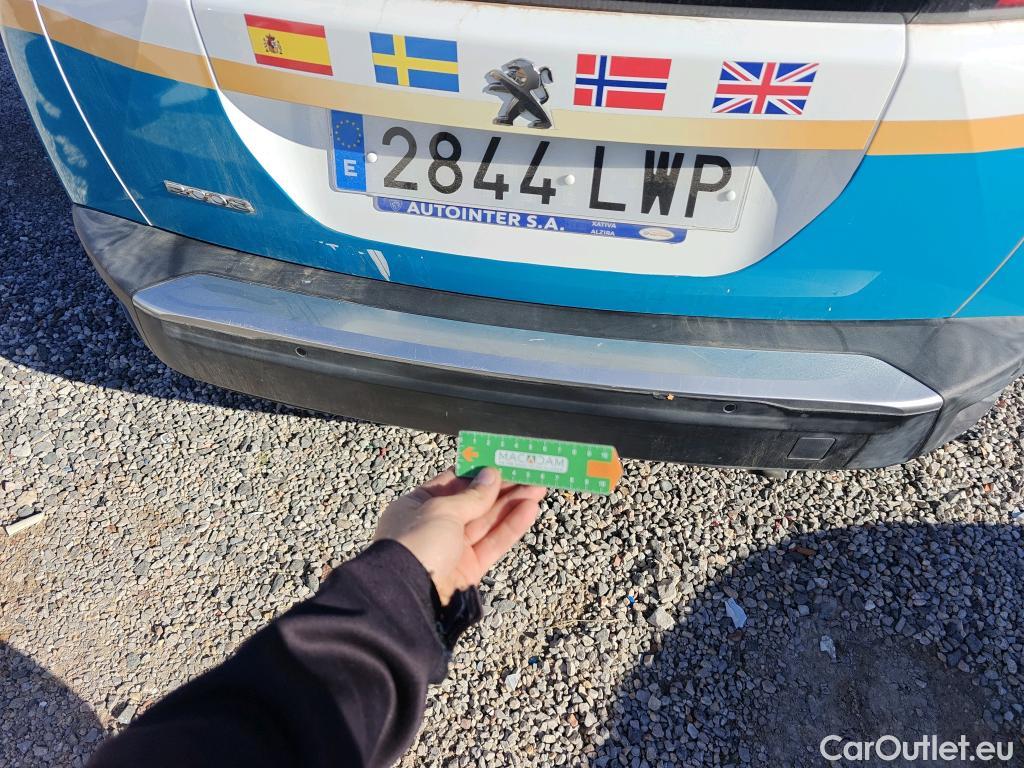  Peugeot  2008 PEUGEOT  / 2019 / 5P / todoterreno Active Puretech 100 S&S BVM6 #53