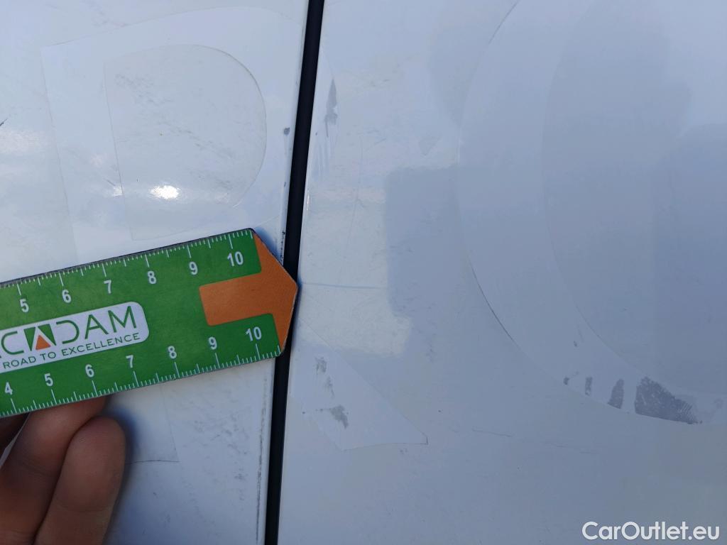  Peugeot  2008 PEUGEOT  / 2019 / 5P / todoterreno Active Puretech 100 S&S BVM6 #35