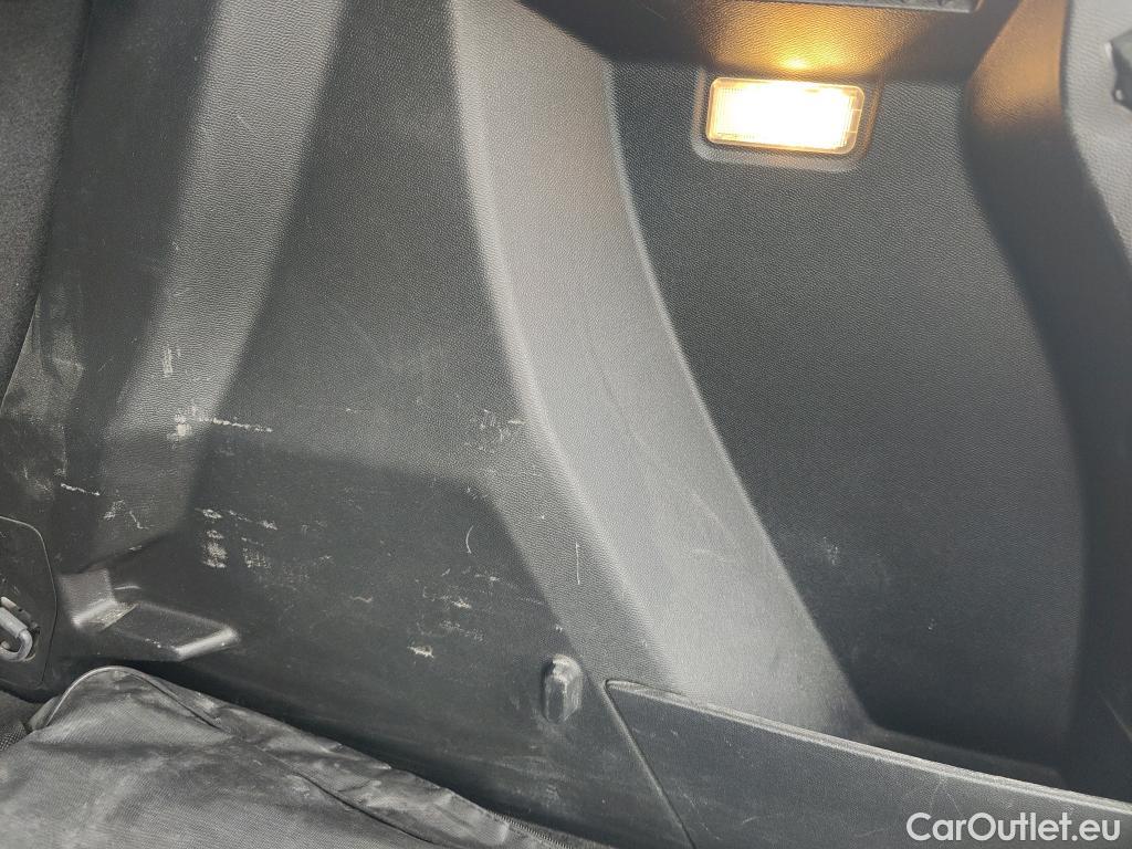  Peugeot  2008 PEUGEOT  / 2019 / 5P / todoterreno Active Pack Puretech 100 S&S BVM6 #27