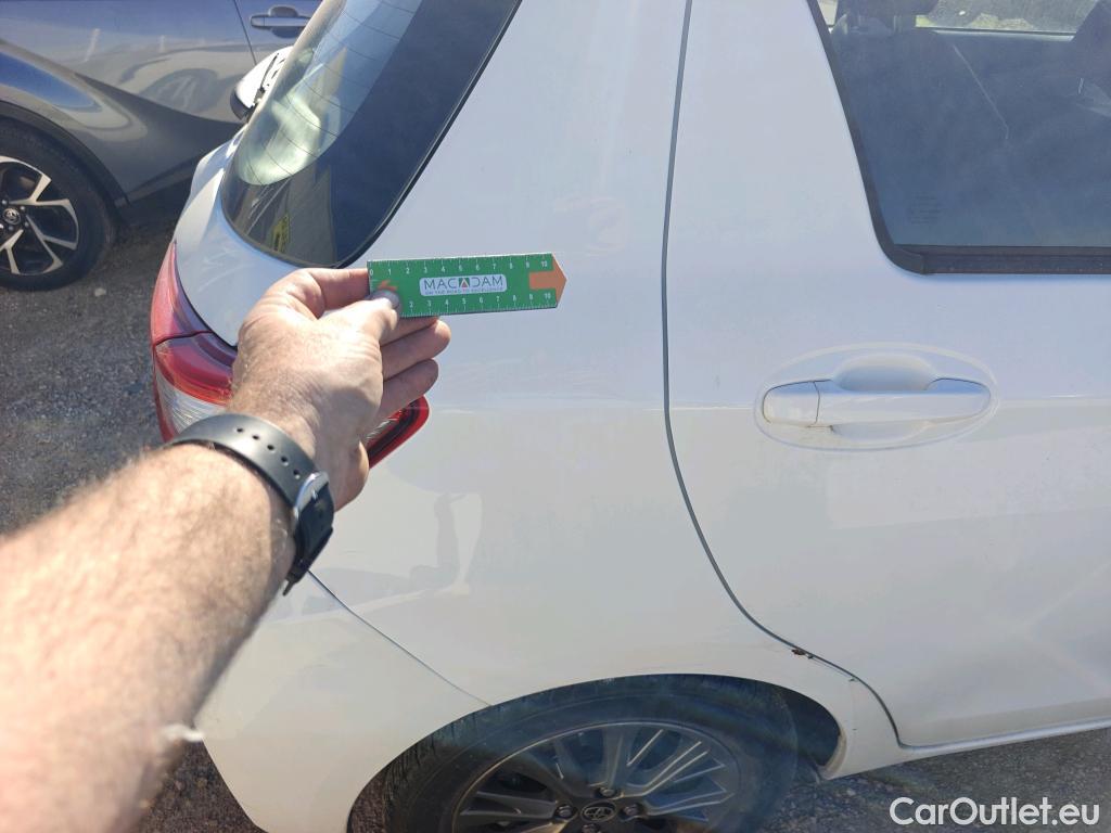  Toyota  Yaris TOYOTA  / 2017 / 5P / berlina con portón 1.5 100H Active Tech #3