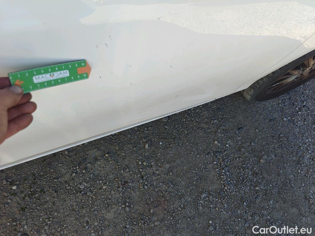  Toyota  Yaris TOYOTA  / 2017 / 5P / berlina con portón 1.5 100H Active Tech #6