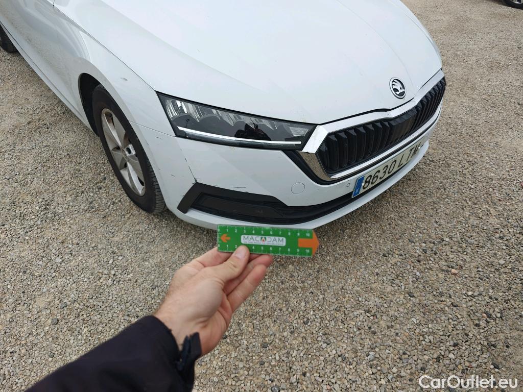  Skoda  Octavia SKODA  / 2020 / 5P / familiar Combi 1.0 TSI 81kW(110CV) DSG mHEV Ambi. #24