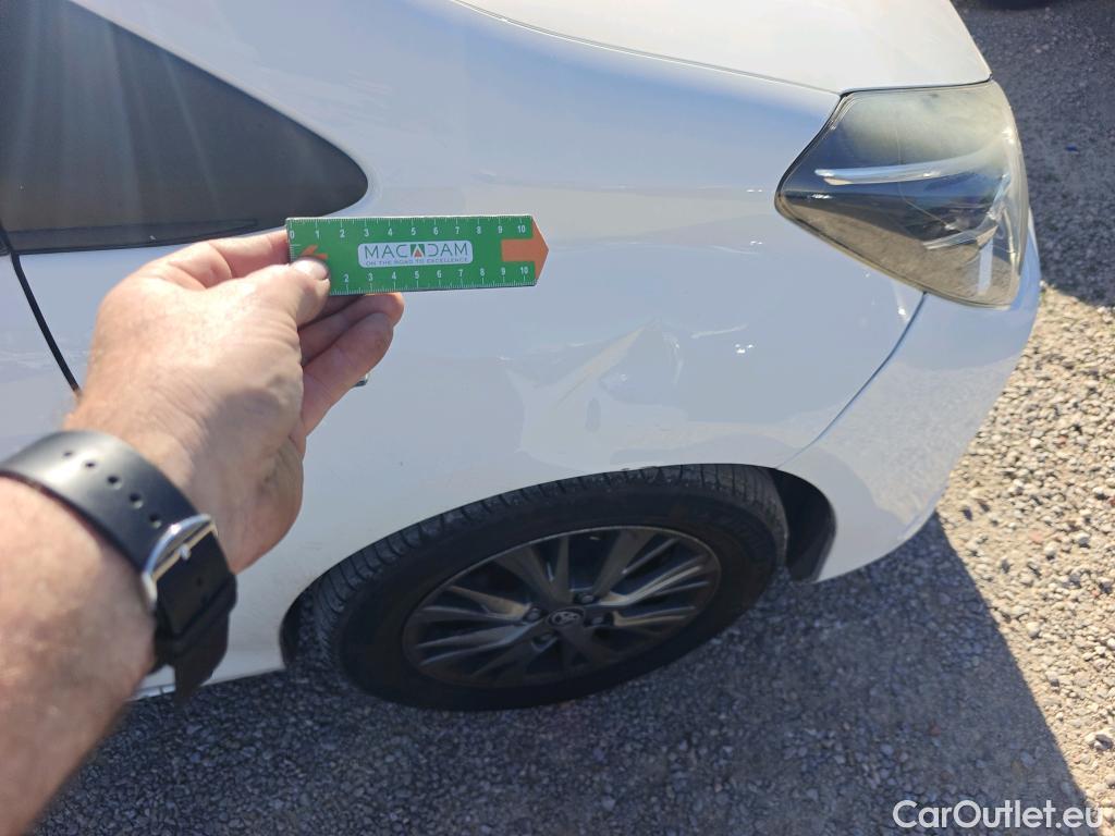  Toyota  Yaris TOYOTA  / 2017 / 5P / berlina con portón 1.5 100H Active Tech #3