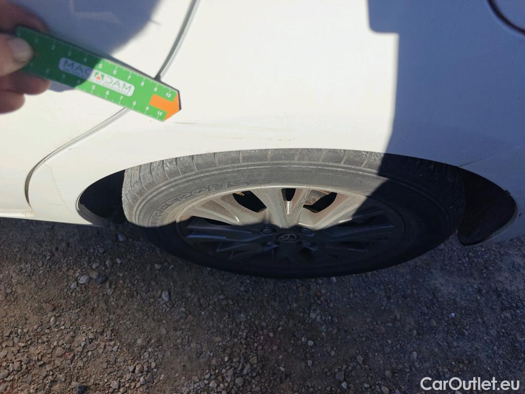  Toyota  Yaris TOYOTA  / 2017 / 5P / berlina con portón 1.5 100H Active Tech #10