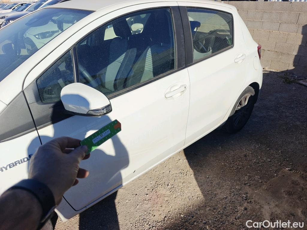  Toyota  Yaris TOYOTA  / 2017 / 5P / berlina con portón 1.5 100H Active Tech #8