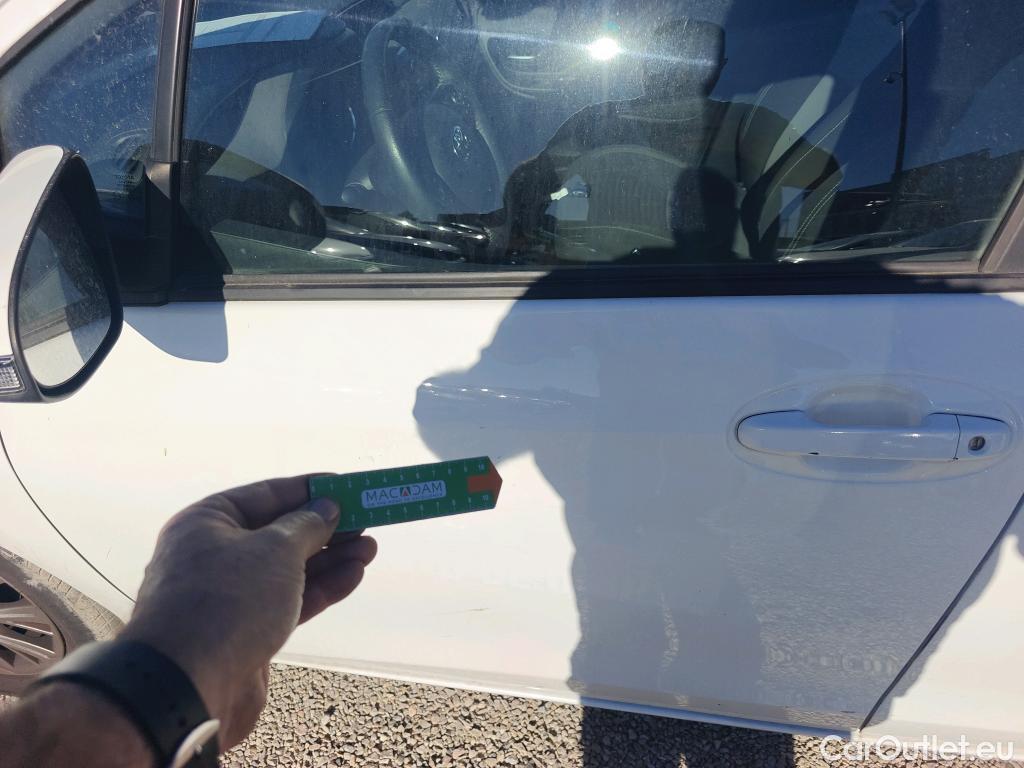  Toyota  Yaris TOYOTA  / 2017 / 5P / berlina con portón 1.5 100H Active Tech #20