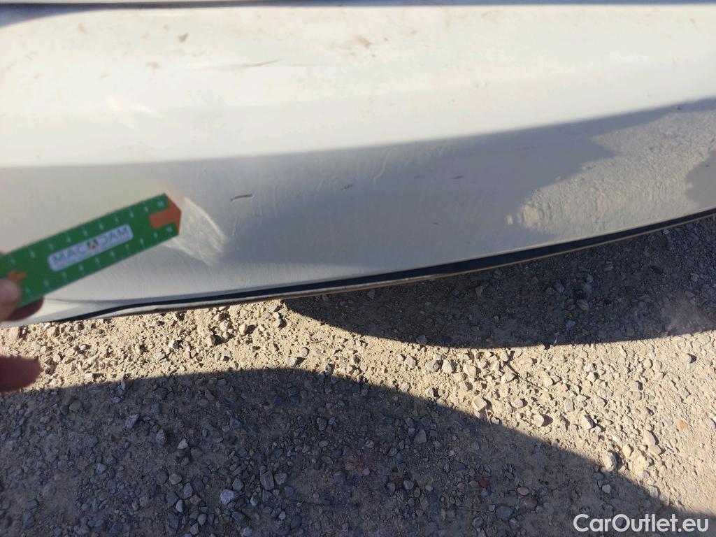  Toyota  Yaris TOYOTA  / 2017 / 5P / berlina con portón 1.5 100H Active Tech #9