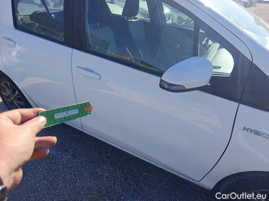  Toyota  Yaris TOYOTA  / 2017 / 5P / berlina con portón 1.5 100H Active Tech #13