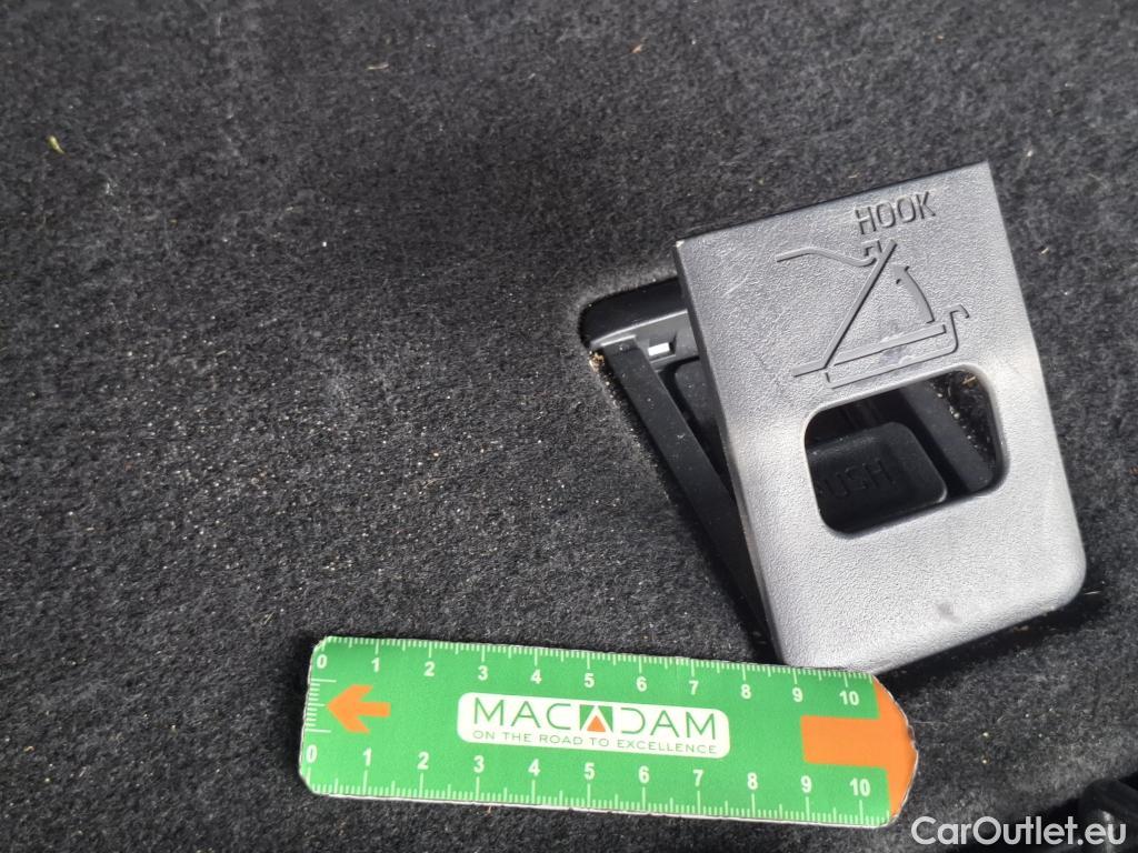  Toyota  Corolla TOYOTA  / 2018 / 5P / Berline Hybride 122h Dynamic Business #13