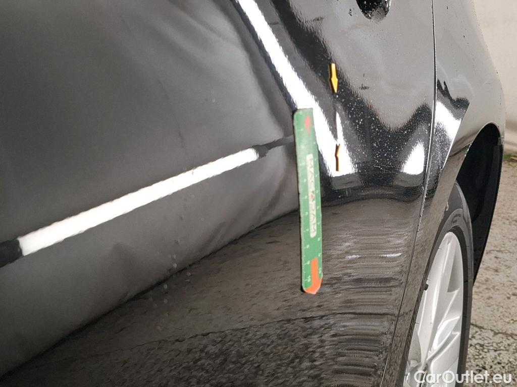  Toyota  Corolla TOYOTA  / 2018 / 5P / Berline Hybride 122h Dynamic Business #16