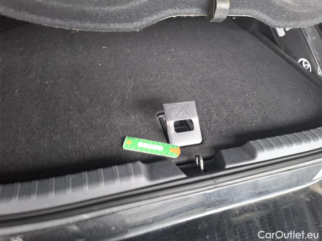  Toyota  Corolla TOYOTA  / 2018 / 5P / Berline Hybride 122h Dynamic Business #12