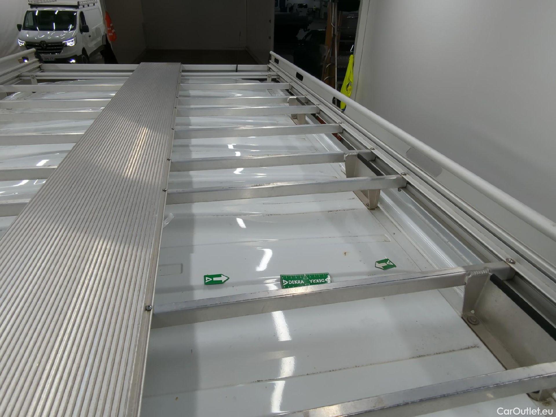  Renault  Trafic RENAULT  / 2019 / 4P / Fourgon tole NV FG GCF L1H1 1200 dCi 120 #9