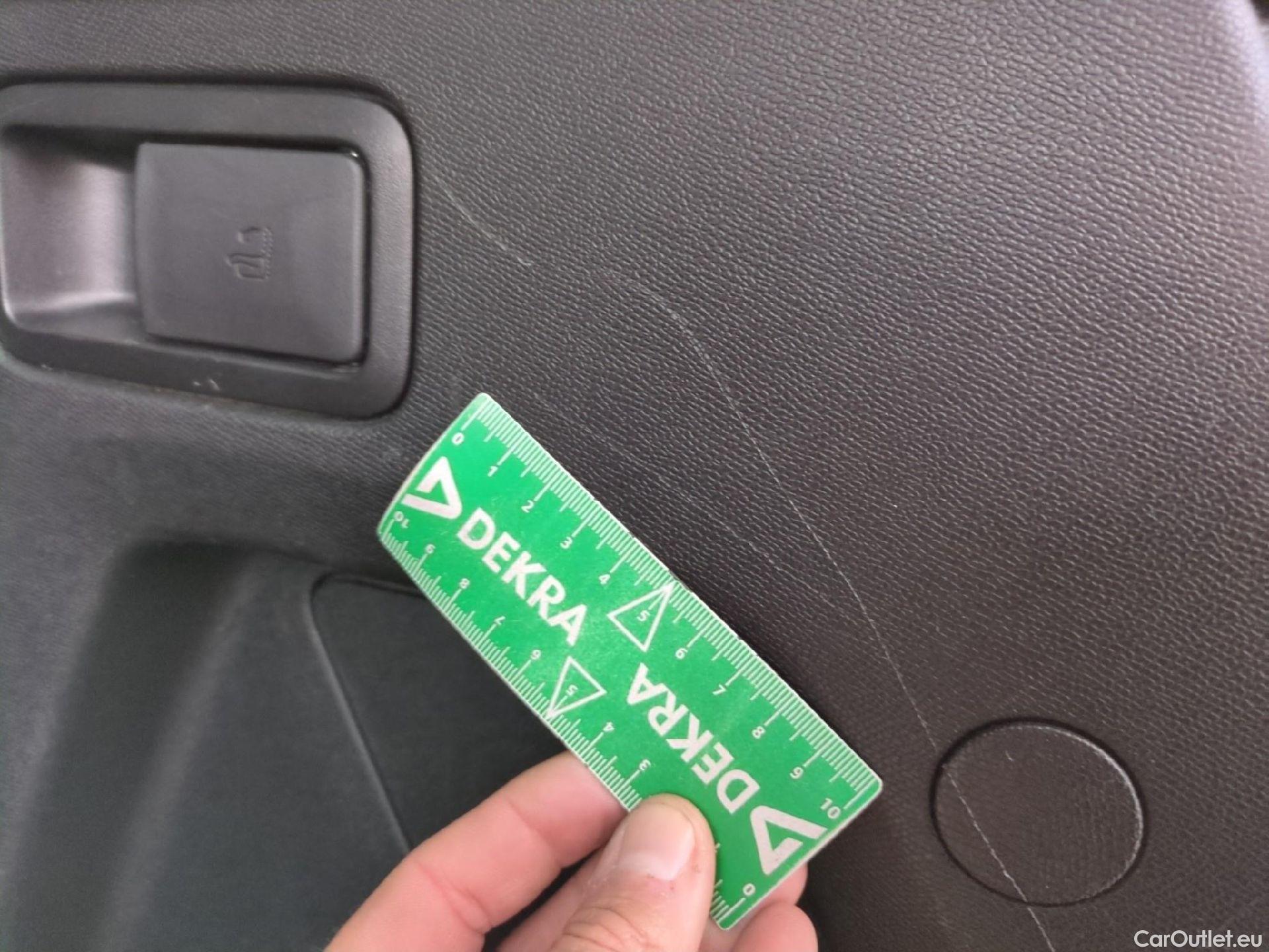  Peugeot  3008  Allure Business 1.5 HDi 130CV BVA8 E6dT #50