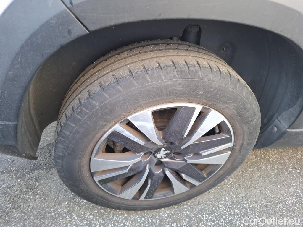  Peugeot  2008  Allure 1.2 PureTech 130CV BVM6 E6dT #40