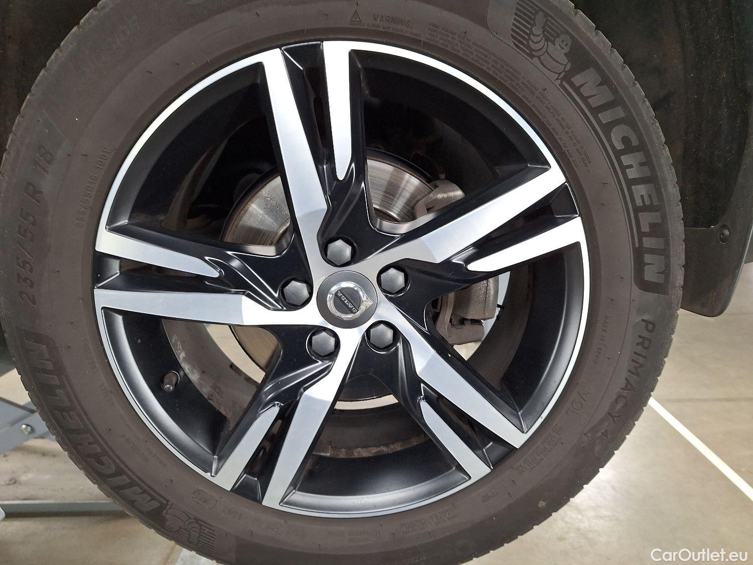  Volvo  XC 40 Volvo, XC40 '17, Volvo XC40 T3 Geartronic R-Design 5d #4