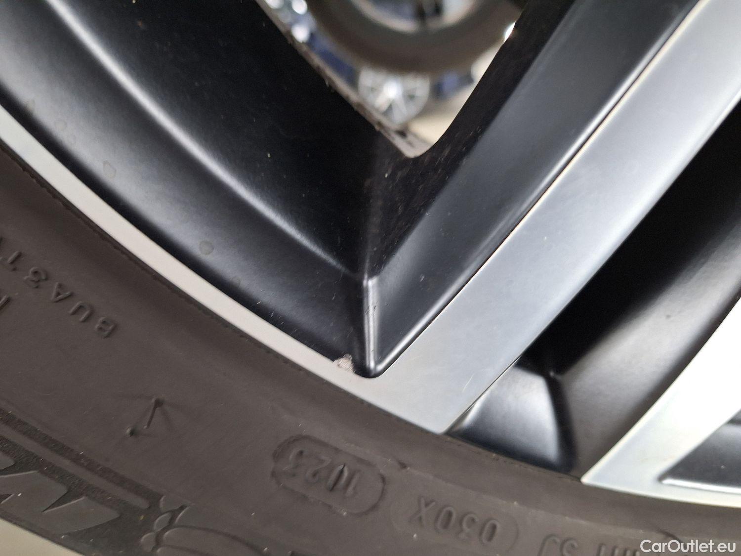  Volvo  XC 40 Volvo, XC40 '17, Volvo XC40 T3 Geartronic R-Design 5d #3