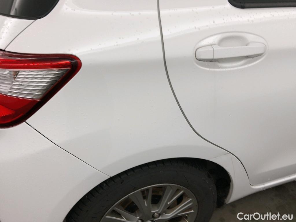  Toyota  Yaris TOYOTA  / 2017 / 5P / berlina con portón 1.5 100H Active #7