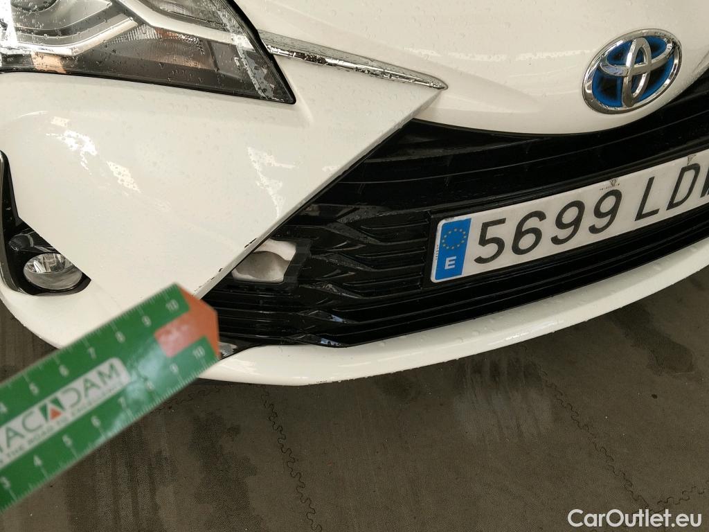  Toyota  Yaris TOYOTA  / 2017 / 5P / berlina con portón 1.5 100H Active #20